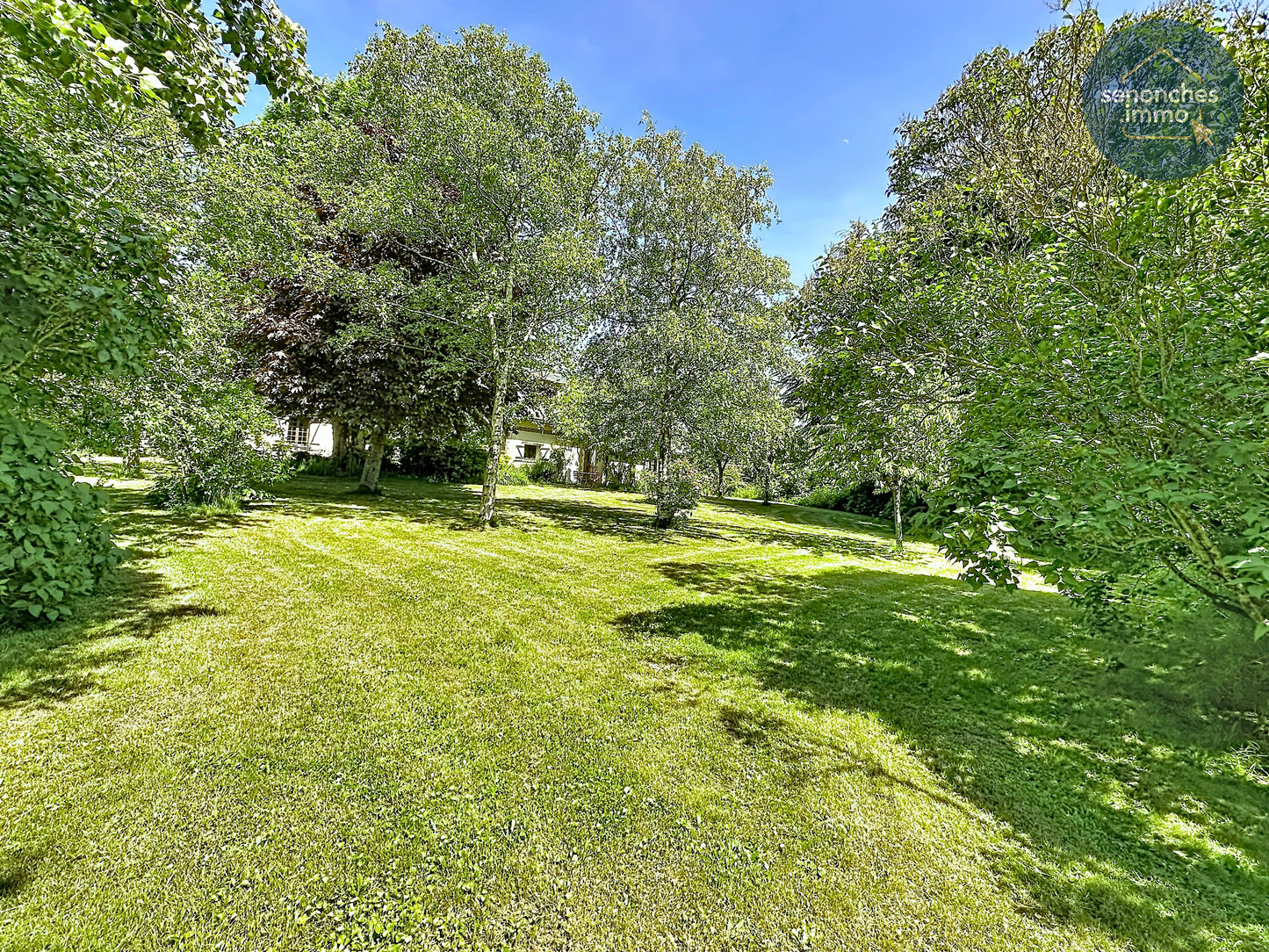 Longères anciennes à vendre à Favières (28170) – Ensemble immobilier de charme avec jardin arboré
