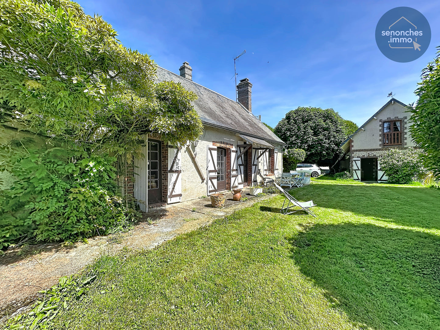 Longères anciennes à vendre à Favières (28170) – Ensemble immobilier de charme avec jardin arboré