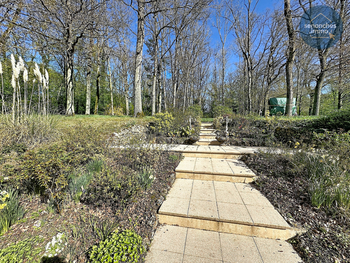 Deuxième terrasse orientée forêt propriété Le Coudray