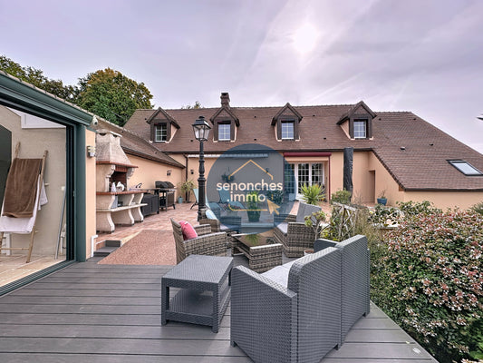 Maison avec piscine chauffée, grand terrain arboré et prestations haut de gamme à Saintigny (28480)