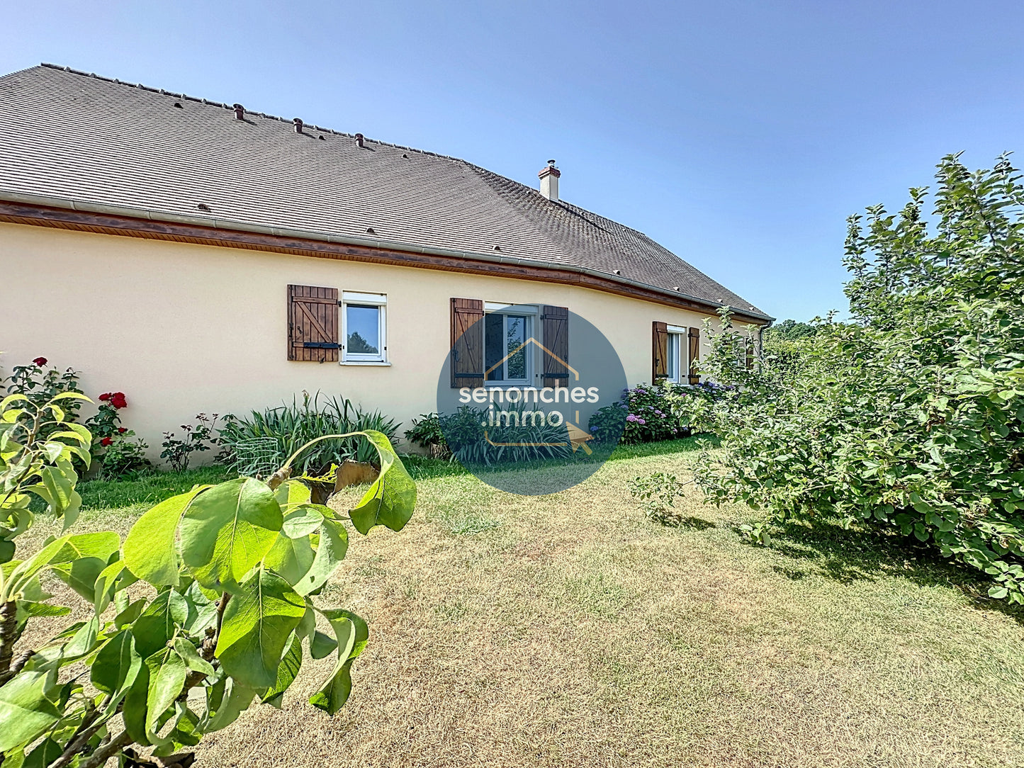 Pavillon plain-pied à vendre à Jaudrais 28250, 114 m², terrain 2381 m², 4 chambres, annexe garage & hangar