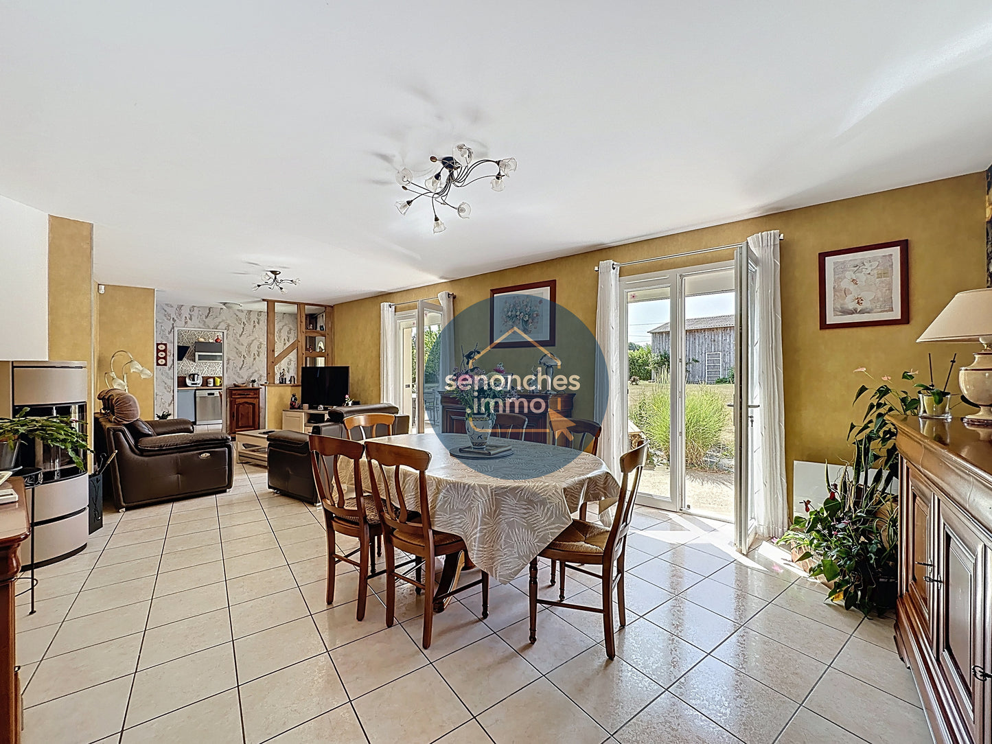 Pavillon plain-pied à vendre à Jaudrais 28250, 114 m², terrain 2381 m², 4 chambres, annexe garage & hangar