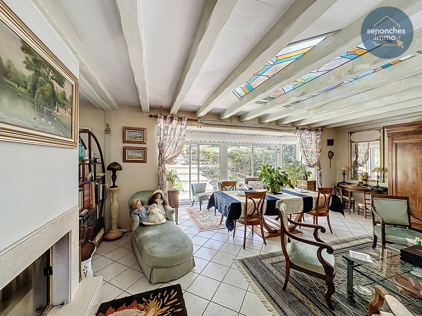 Salon lumineux avec insert traversant maison à vendre Le Coudray