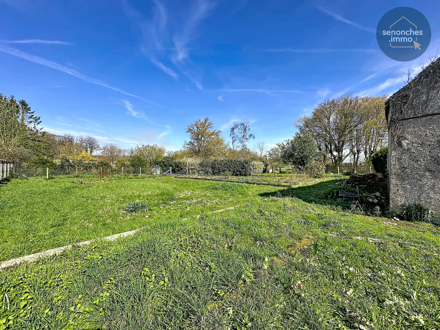 Maison ancienne à Senonches à rénover avec dépendances et terrain de plus d’1 hectare