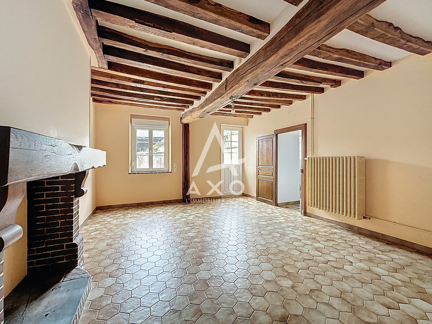 Maison ancienne rénovée de 118 m² avec terrain de 1000 m² à Saint-Victor-de-Buton – Coup de cœur garanti !