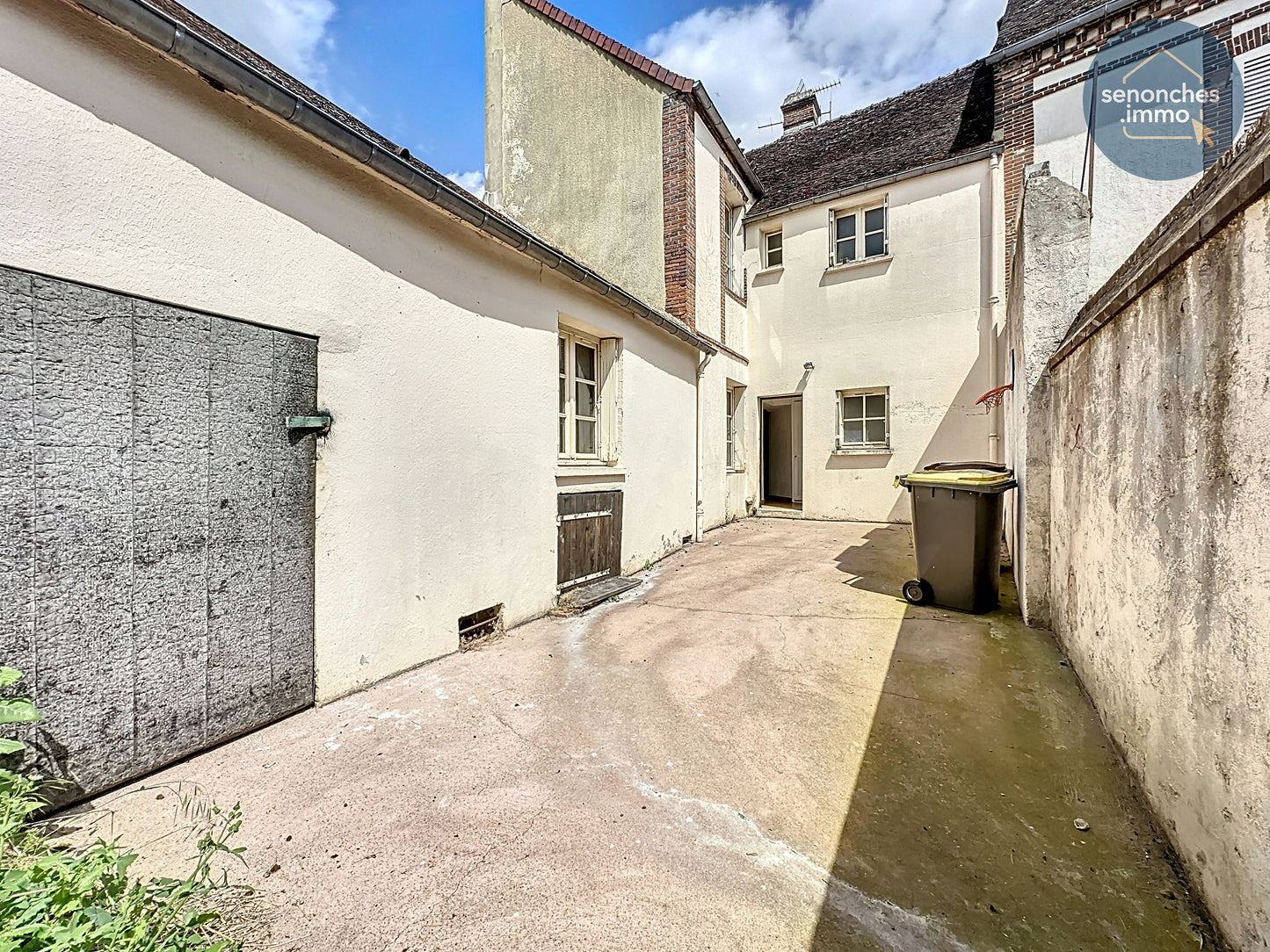Maison de bourg à vendre à Brezolles (28270) – 80 m² avec cour, cave et combles aménageables