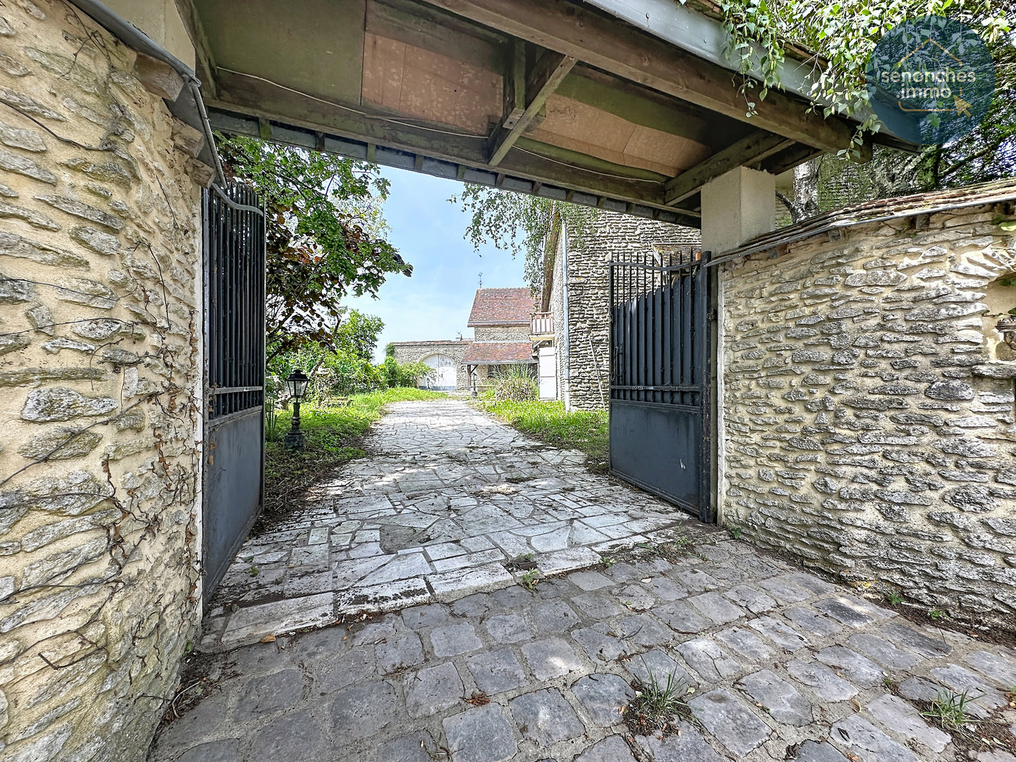 Manoir percheron à rénover à Saint-Victor-de-Buthon – Demeure historique de caractère dans le Perche