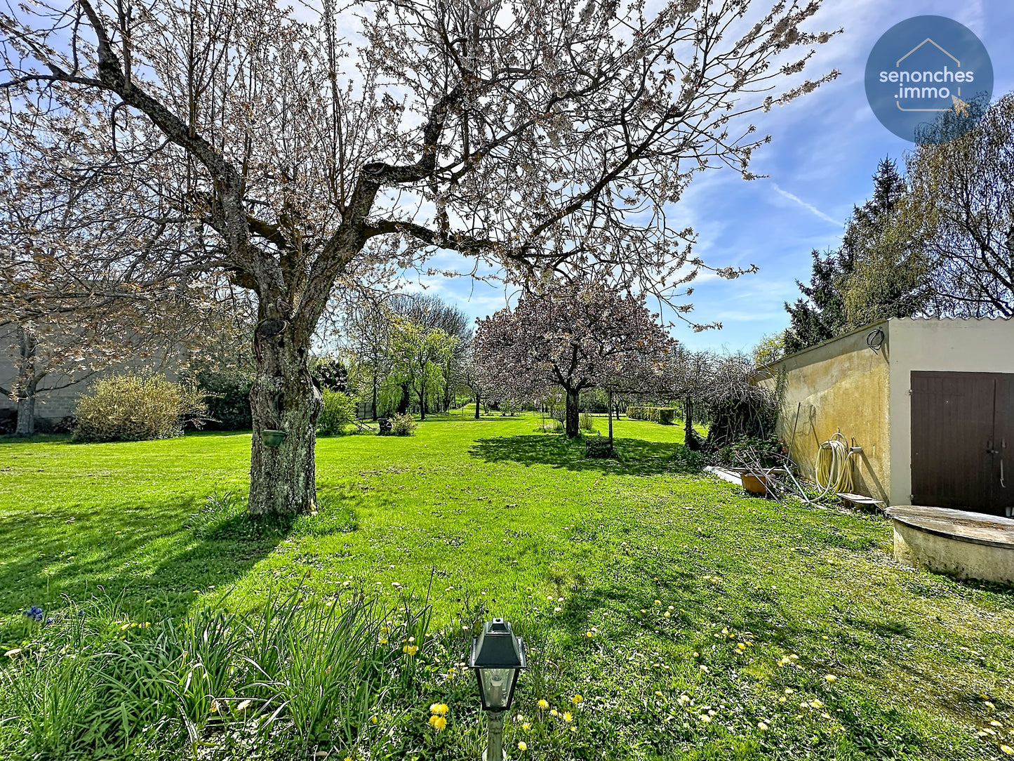 Longère familiale à vendre à Manou avec grand terrain, étang et accès gare La Loupe