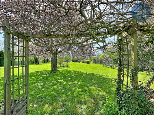 Longère familiale à vendre à Manou avec grand terrain, étang et accès gare La Loupe