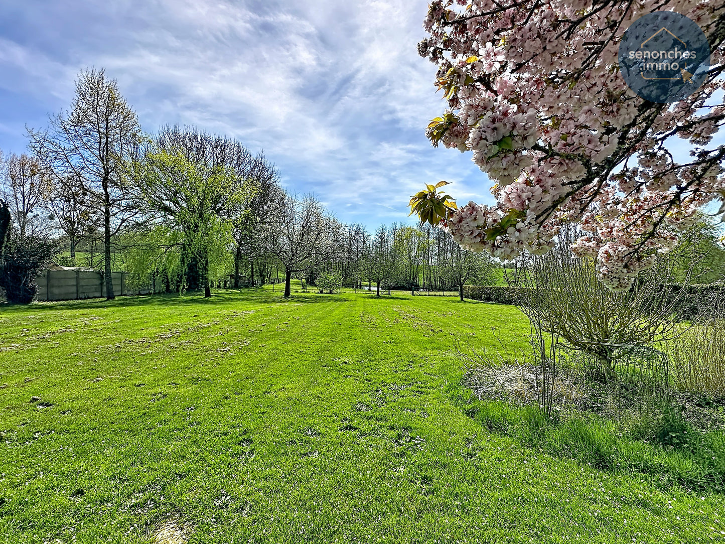 Longère familiale à vendre à Manou avec grand terrain, étang et accès gare La Loupe