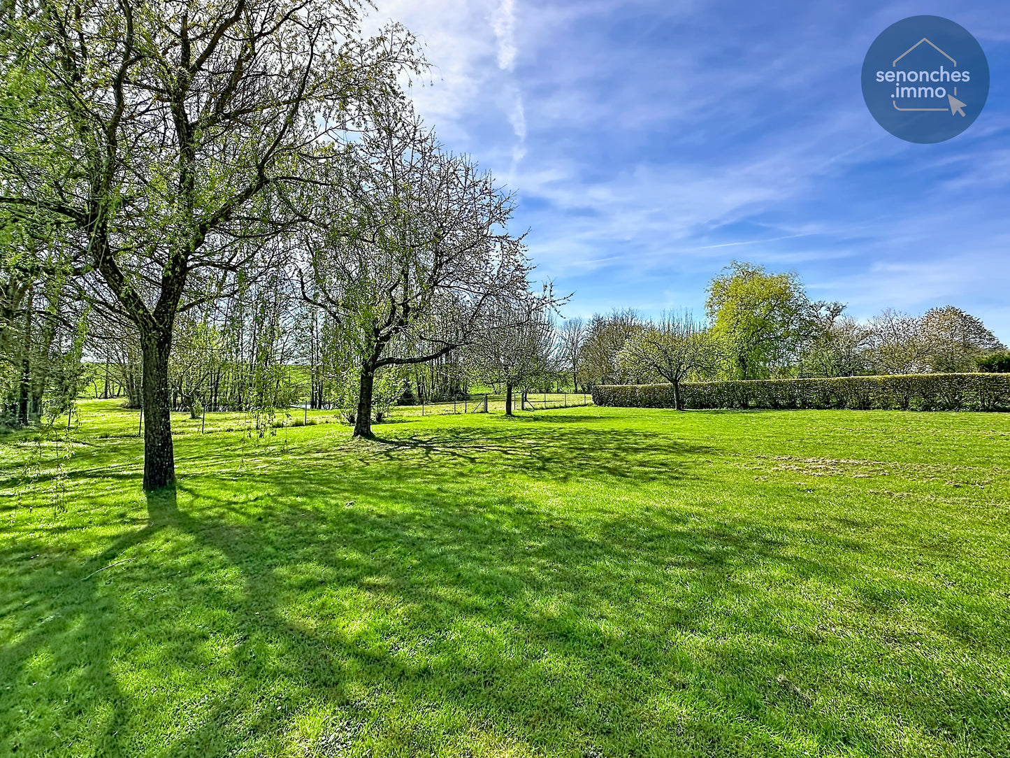 Longère familiale à vendre à Manou avec grand terrain, étang et accès gare La Loupe