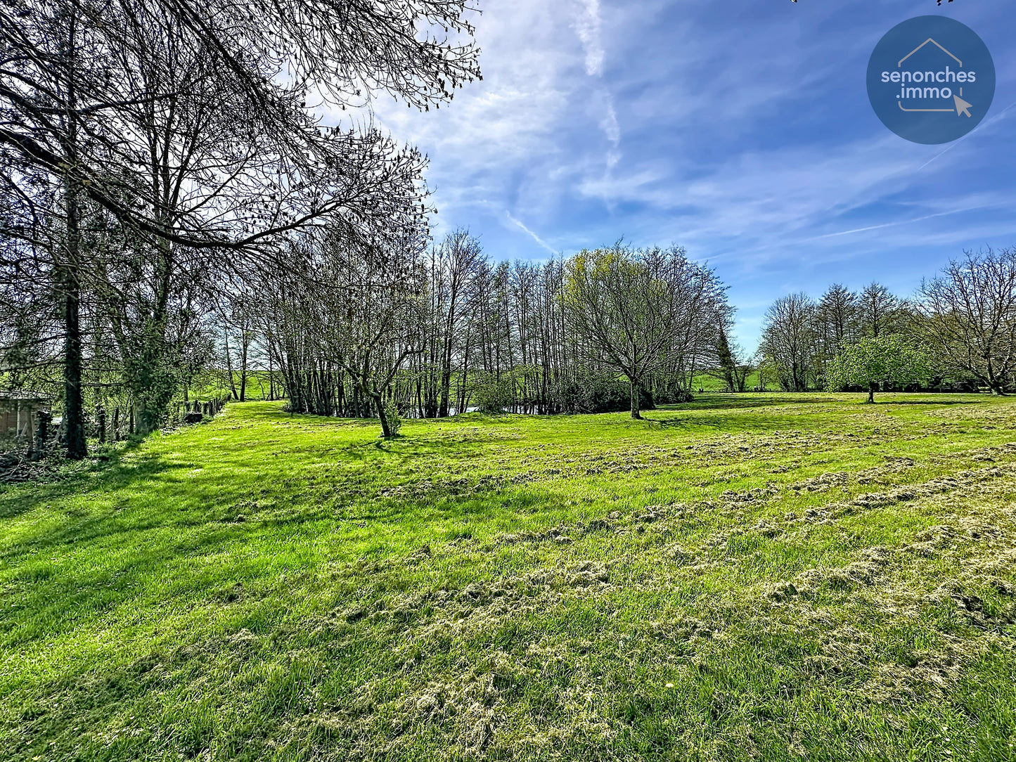 Longère familiale à vendre à Manou avec grand terrain, étang et accès gare La Loupe