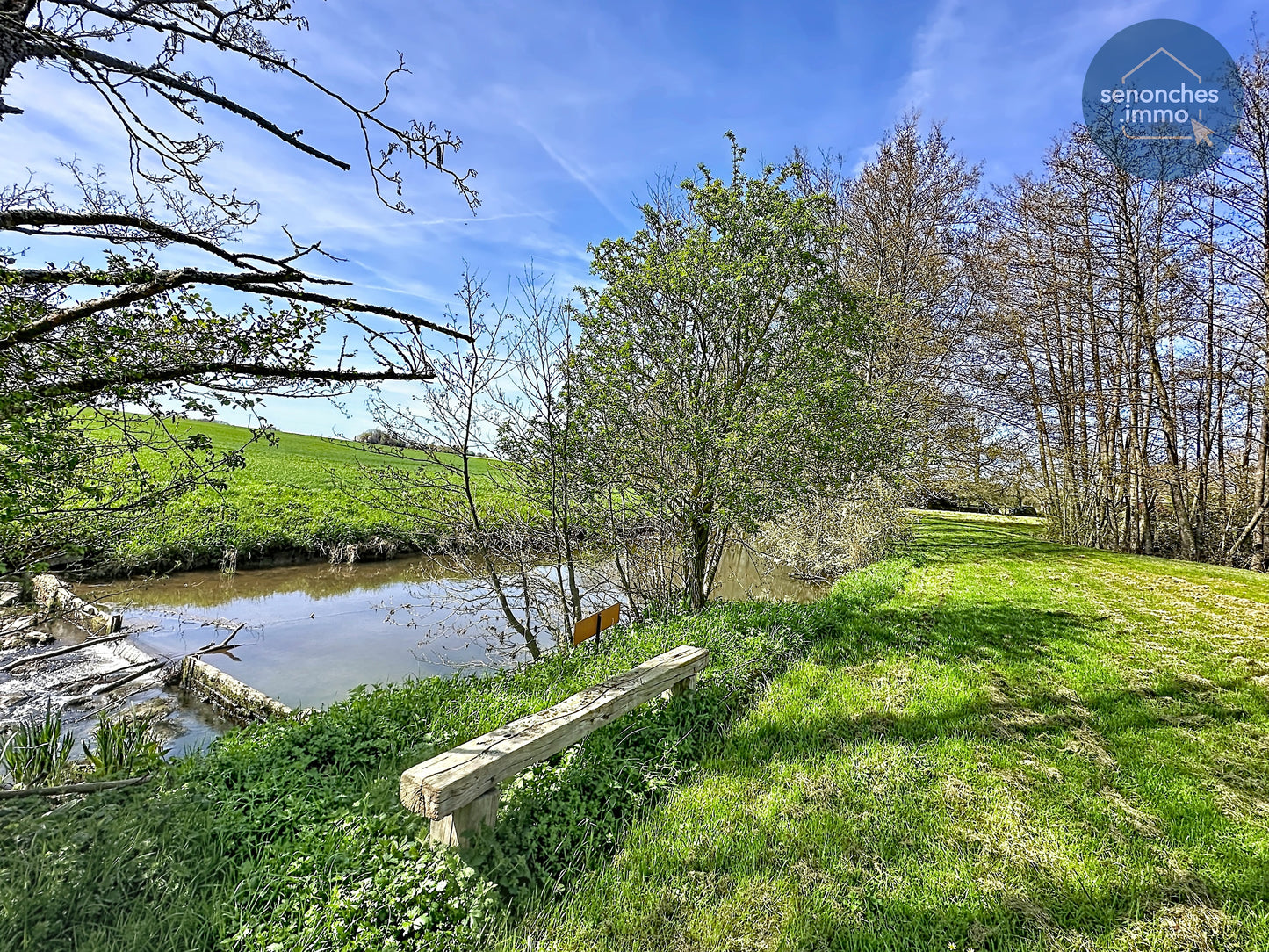 Longère familiale à vendre à Manou avec grand terrain, étang et accès gare La Loupe