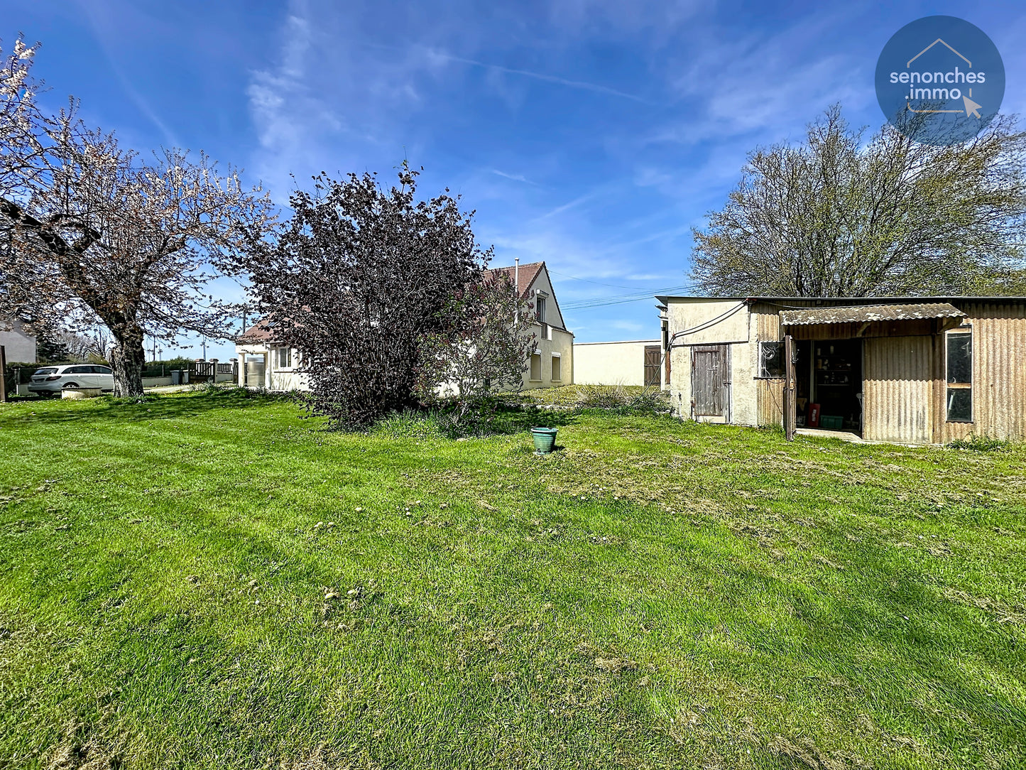 Longère familiale à vendre à Manou avec grand terrain, étang et accès gare La Loupe