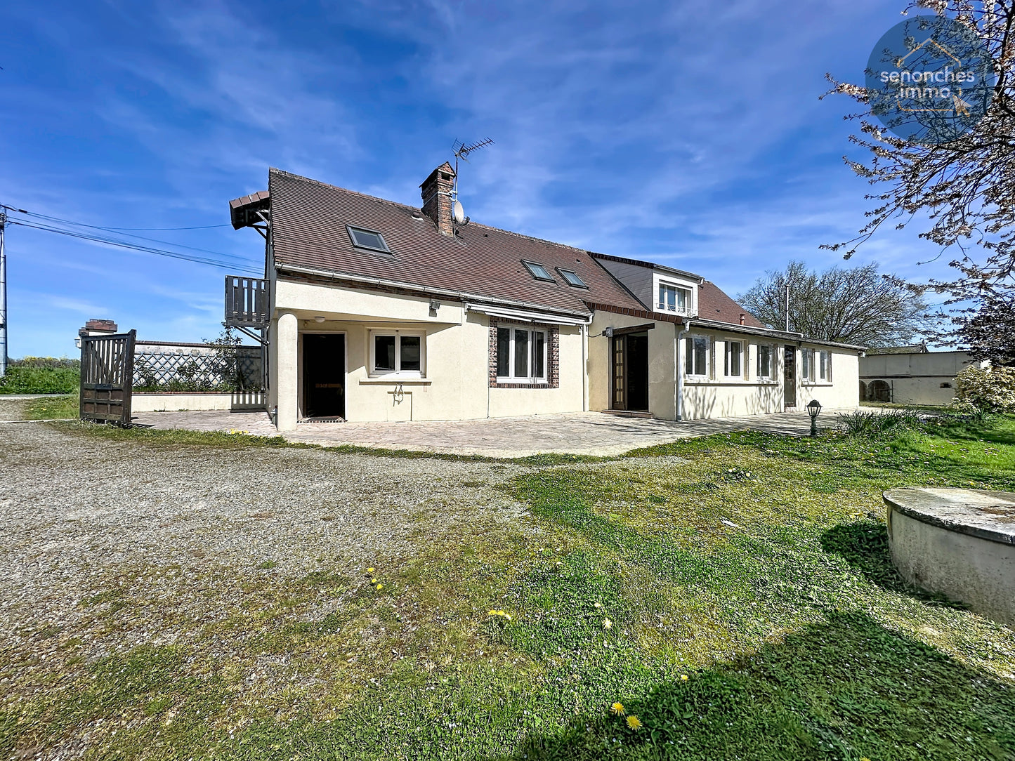 Longère familiale à vendre à Manou avec grand terrain, étang et accès gare La Loupe