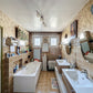 Salle de bain avec baignoire double vasque propriété Le Coudray