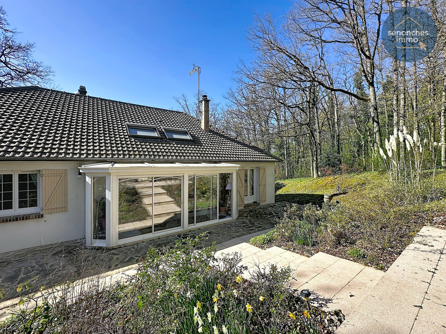 Terrasse côté forêt propriété Le Coudray