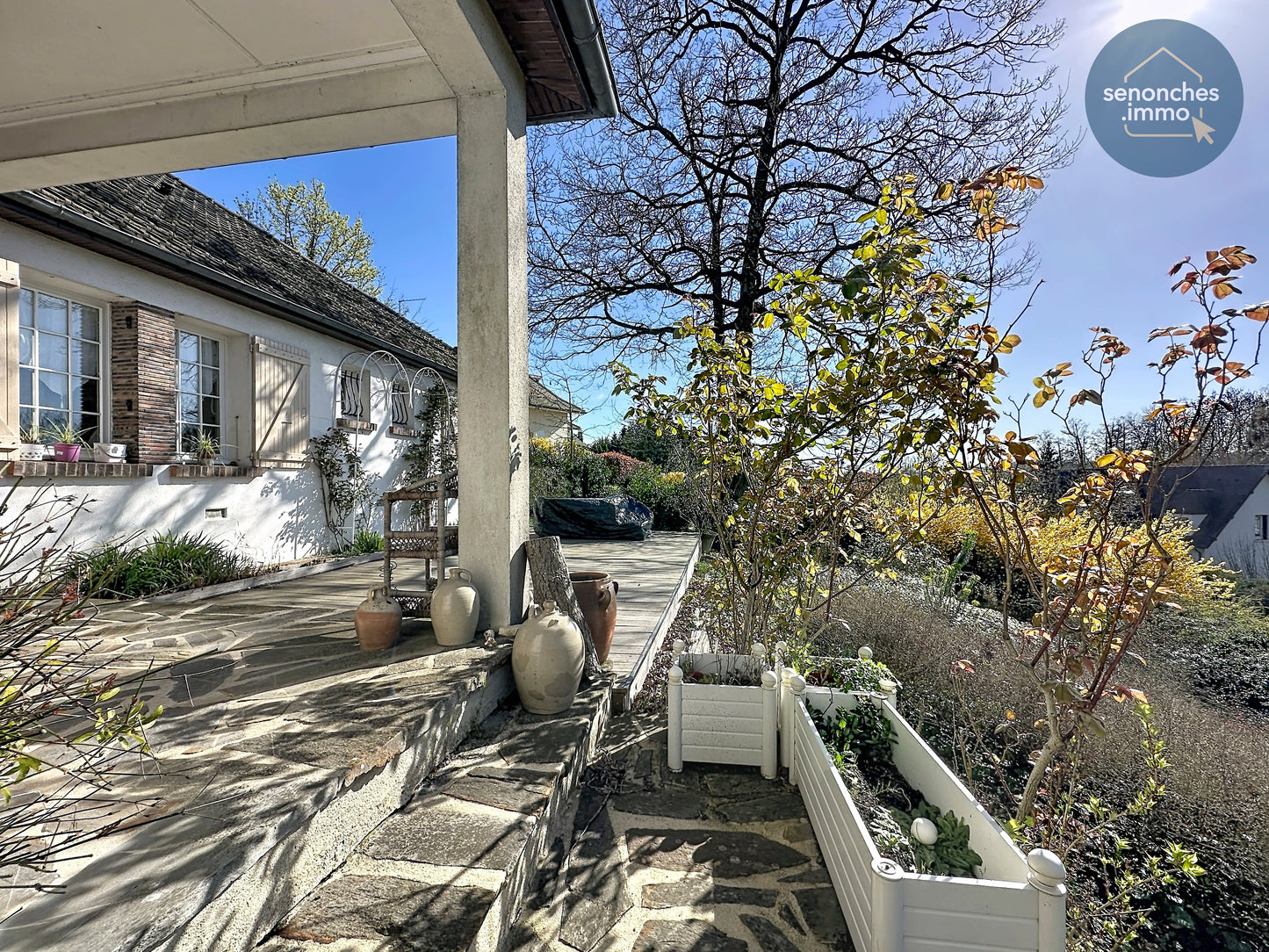 Terrasse ouest vue plan d’eau communal Luisant